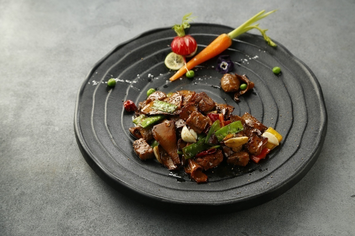 黑胡椒牛肝菌炒牛肉粒_meitu_1.jpg