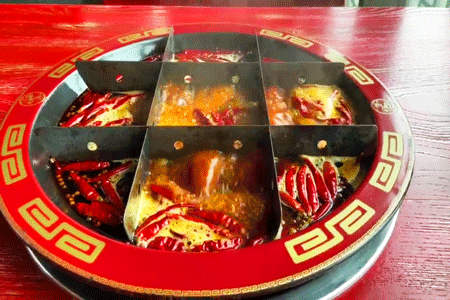 未标题-1.gif 【杭州汇和城】爆款返场!99元抢雍大掌柜火锅380元的3-4人套餐!西湖区火锅排行榜第④名!麻辣鲜香火锅店来啦!火锅锅底的标配→餐前四宫格卤菜!骨汤锅里真的有骨头!还赠送女士专享小甜品哦!【无需预约】